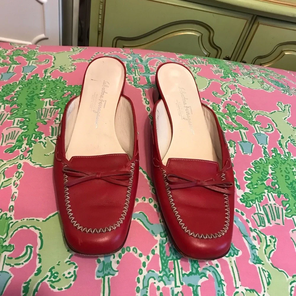 Salvatore Ferragamo red square toe Kitten Heel Mules size 9.5 - Picture 2 of 7
